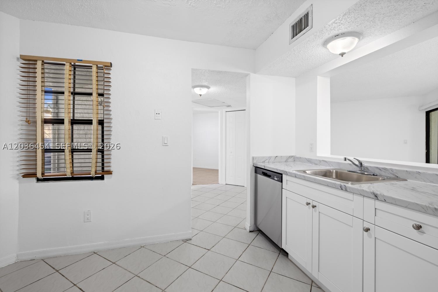 LAKESHORE CONDO I - Residential