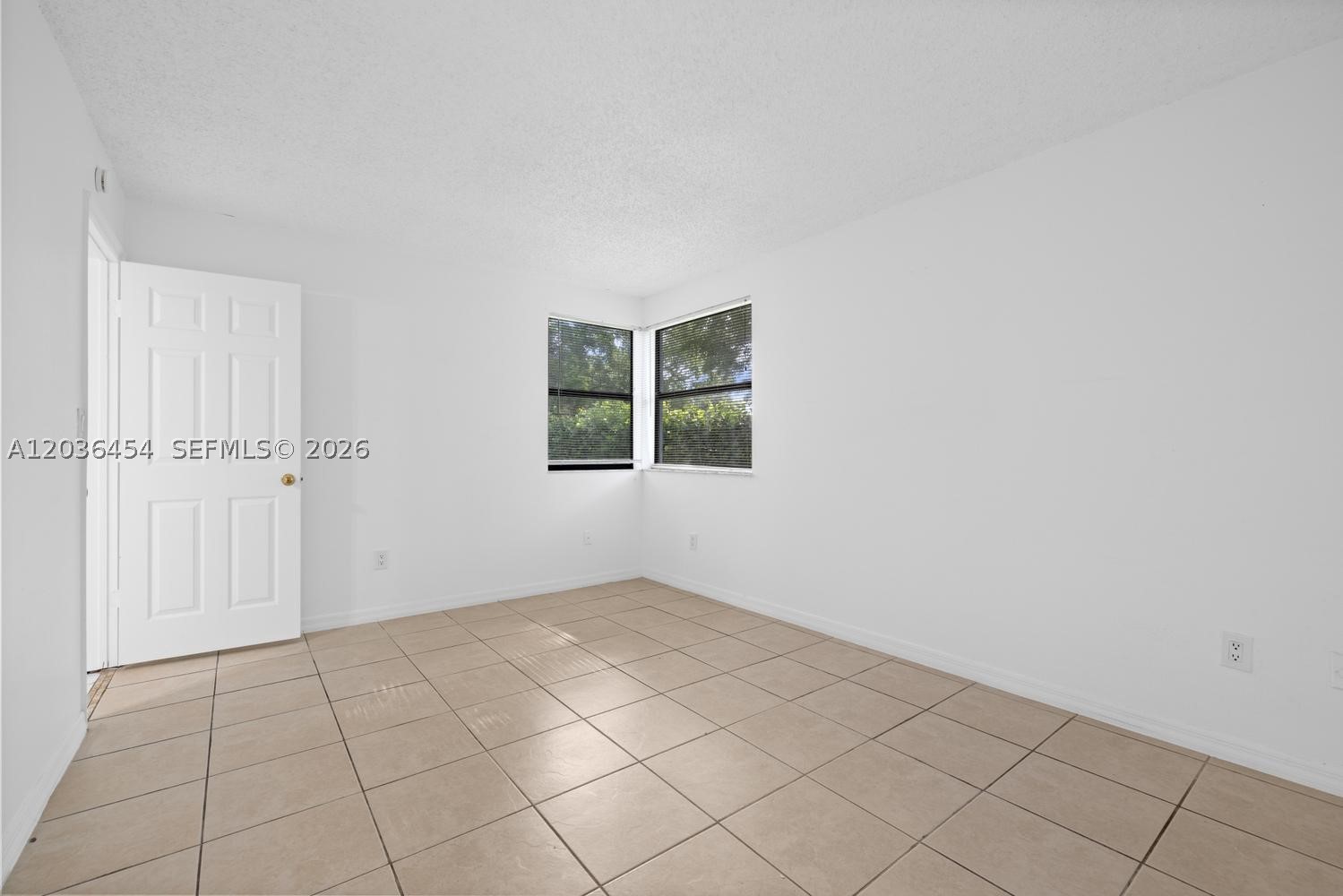 LAKESHORE CONDO I - Residential