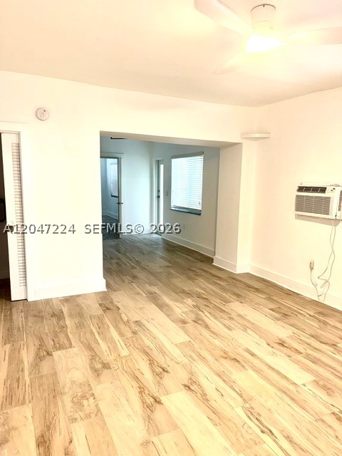 Beautiful and spacious apartment steps from Lincoln Rd
Great condition
SS Appliances 
Washer/Dryer in unit
Very well-maintained small building in the heart of Sobe