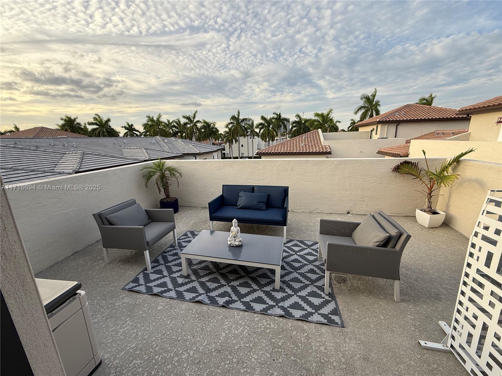 DOWNTOWN DORAL SOUTH PHAS - Residential
