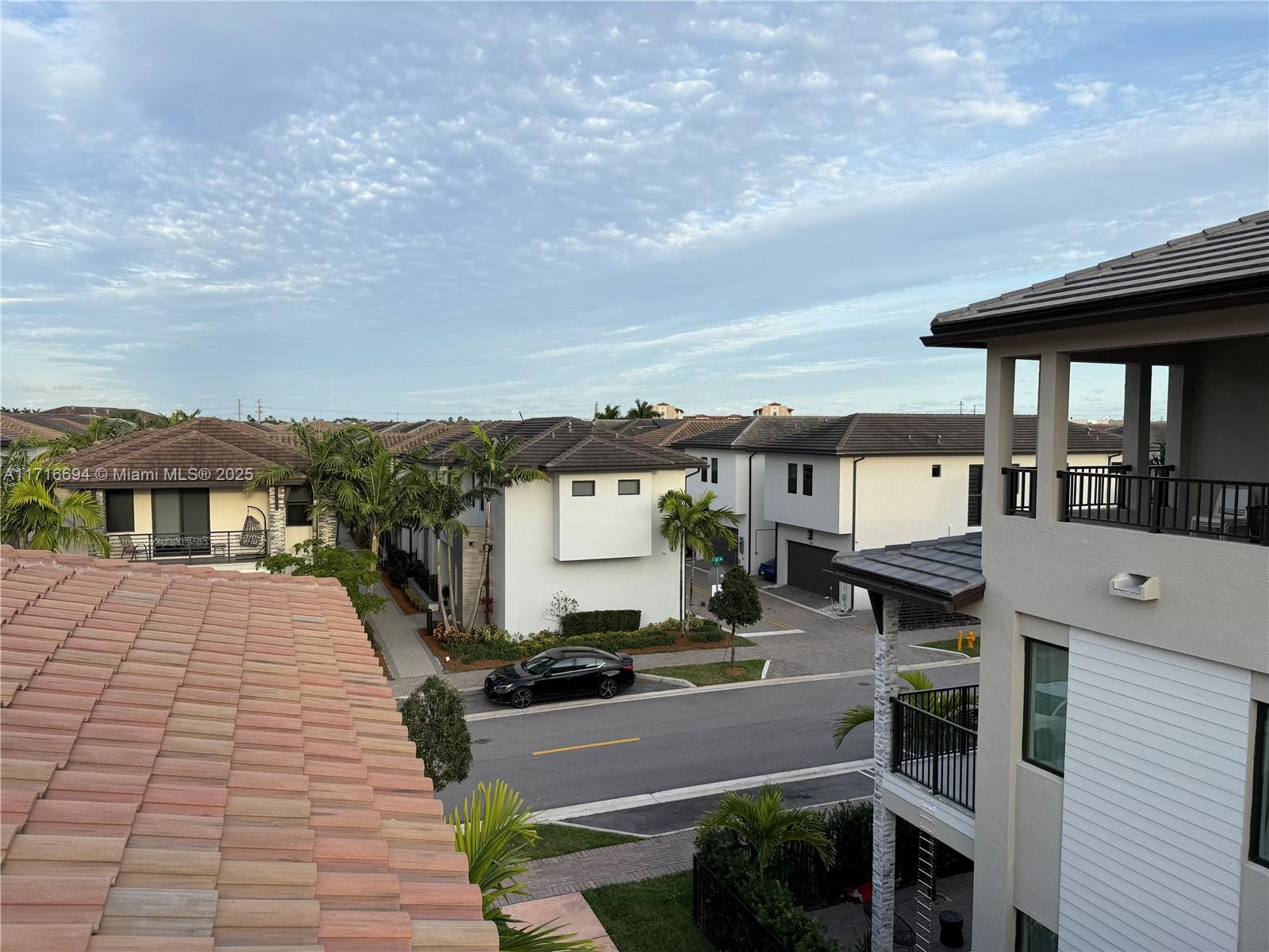 DOWNTOWN DORAL SOUTH PHAS - Residential