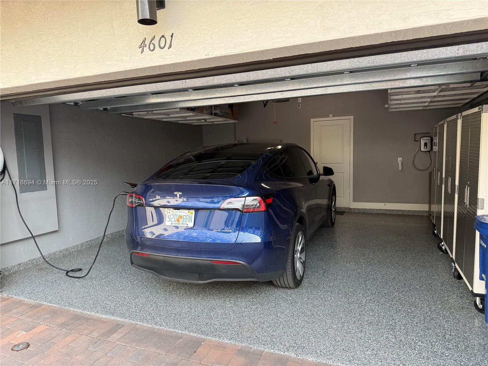DOWNTOWN DORAL SOUTH PHAS - Residential