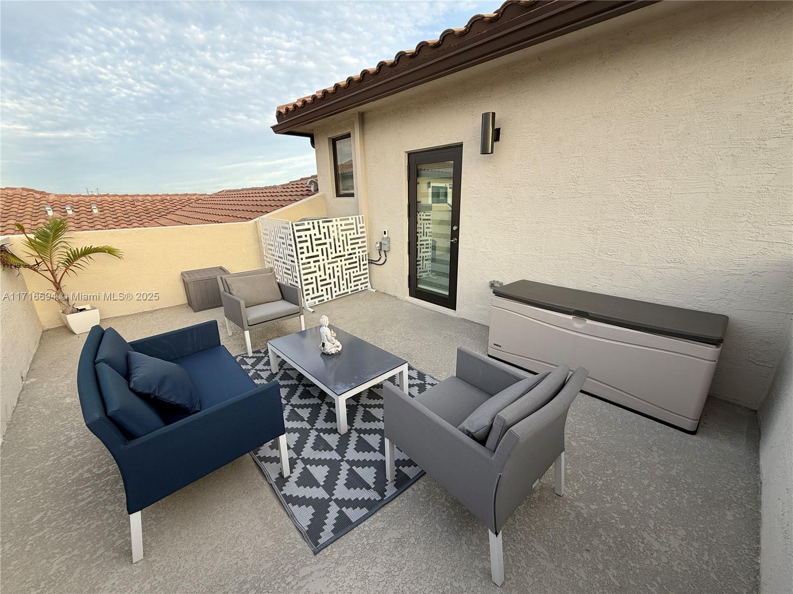 DOWNTOWN DORAL SOUTH PHAS - Residential