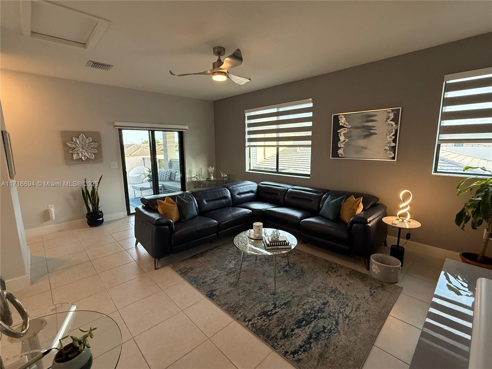 DOWNTOWN DORAL SOUTH PHAS - Residential