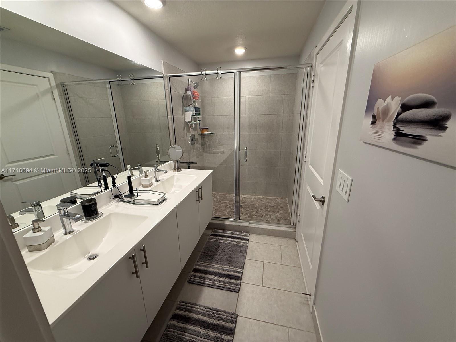 DOWNTOWN DORAL SOUTH PHAS - Residential