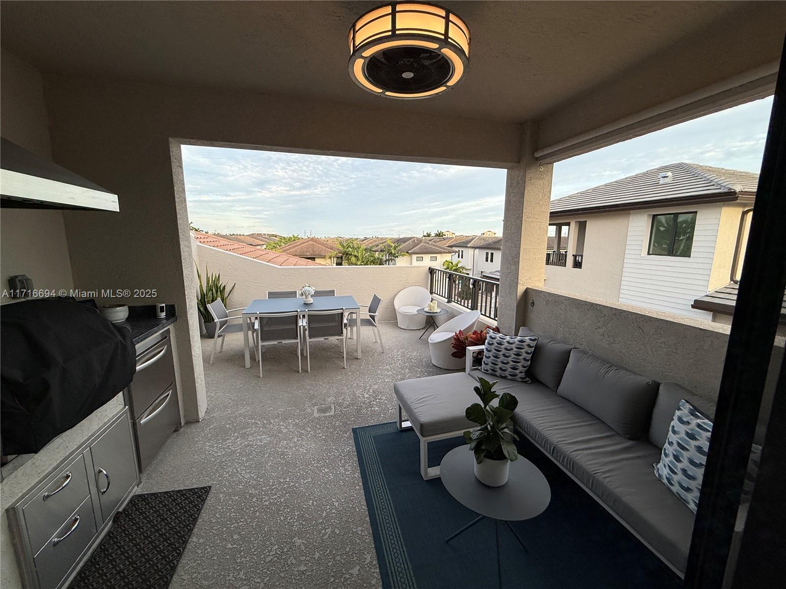 DOWNTOWN DORAL SOUTH PHAS - Residential