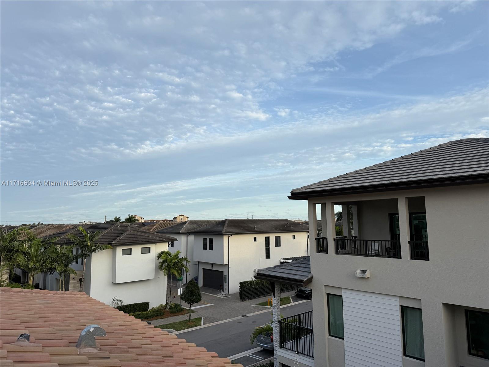 DOWNTOWN DORAL SOUTH PHAS - Residential