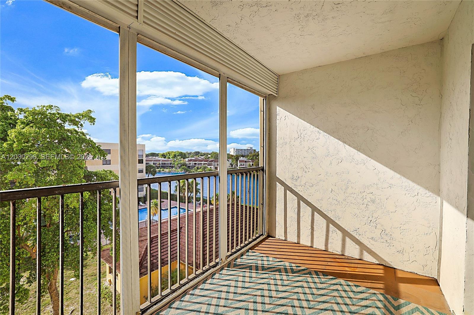 ISLES OF INVERRARY I COND - Residential