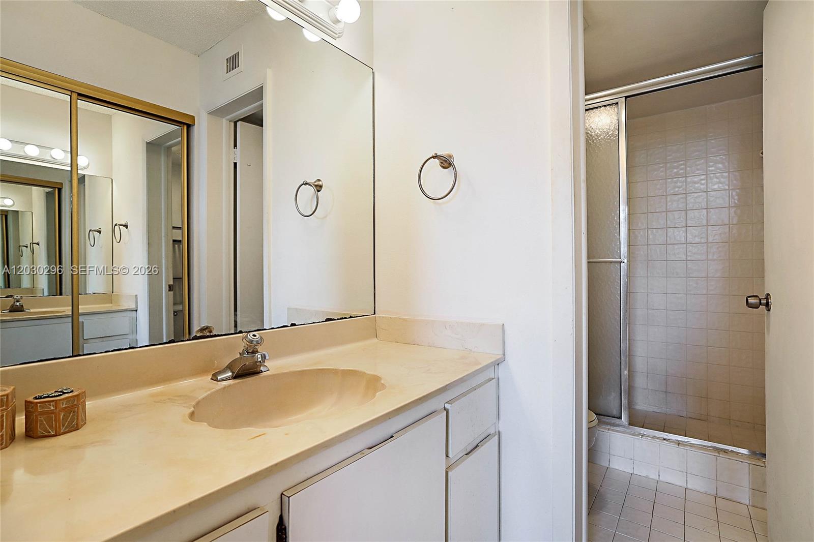 ISLES OF INVERRARY I COND - Residential
