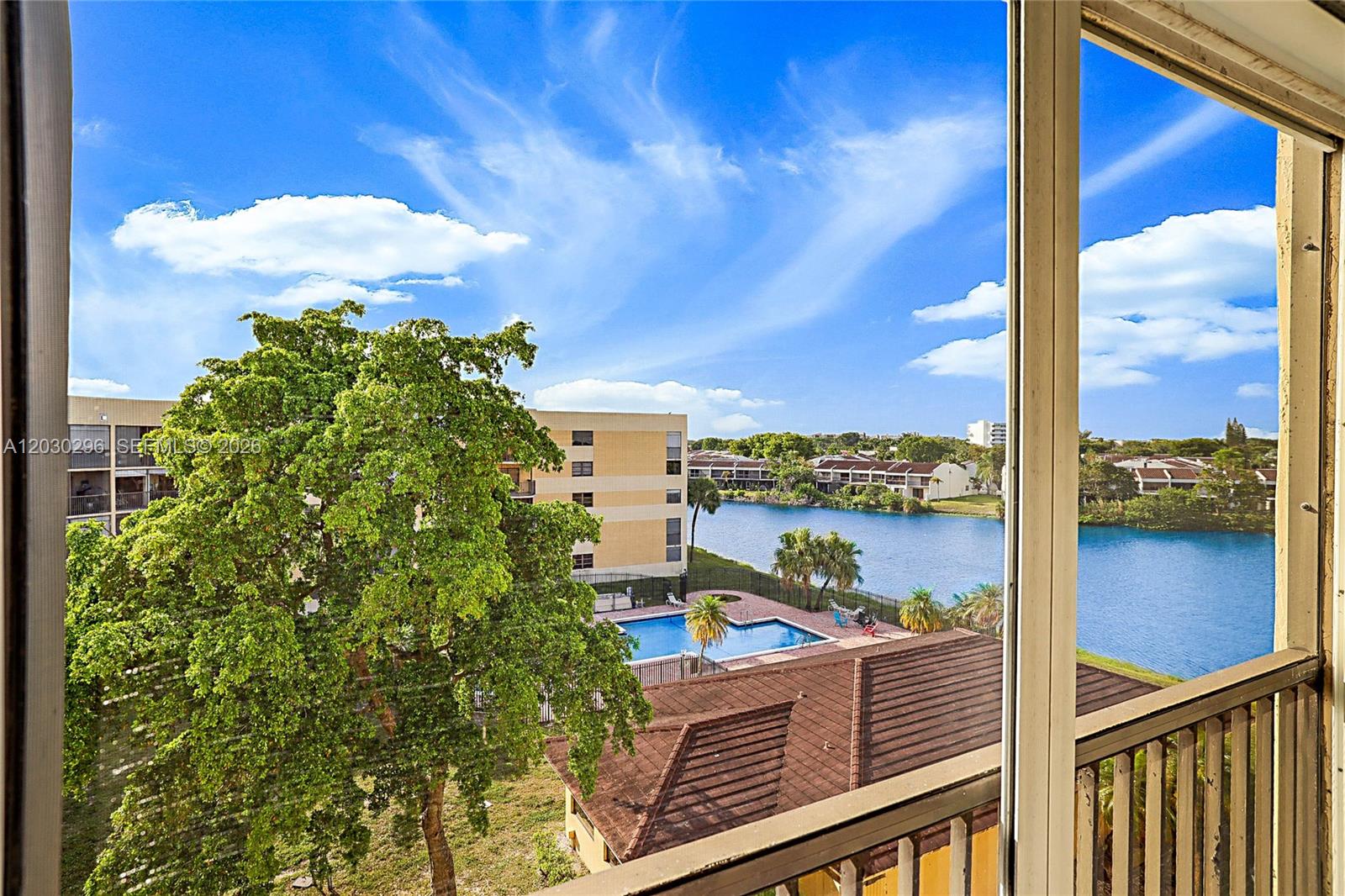 ISLES OF INVERRARY I COND - Residential