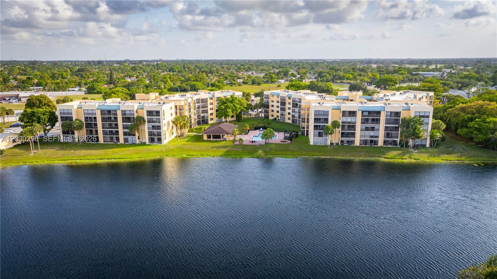 ISLES OF INVERRARY I COND - Residential