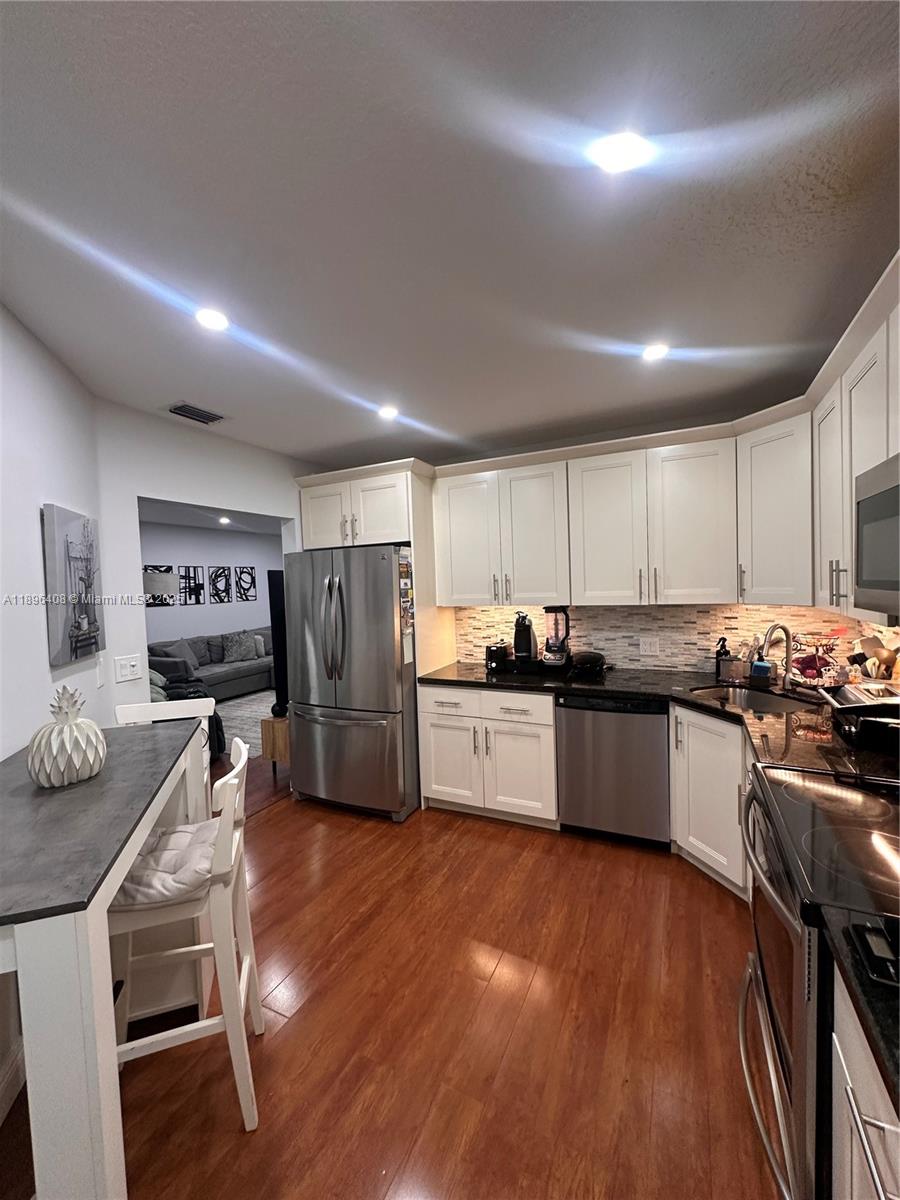 BAYPORT VILLAGE B CONDO - Residential
