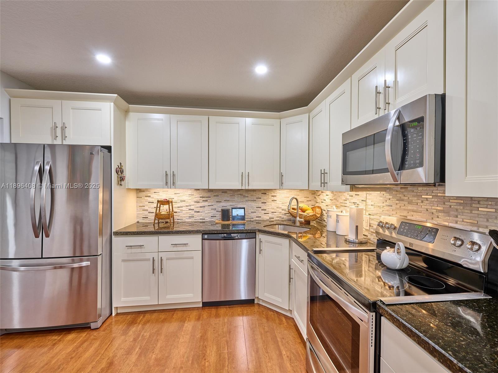 BAYPORT VILLAGE B CONDO - Residential