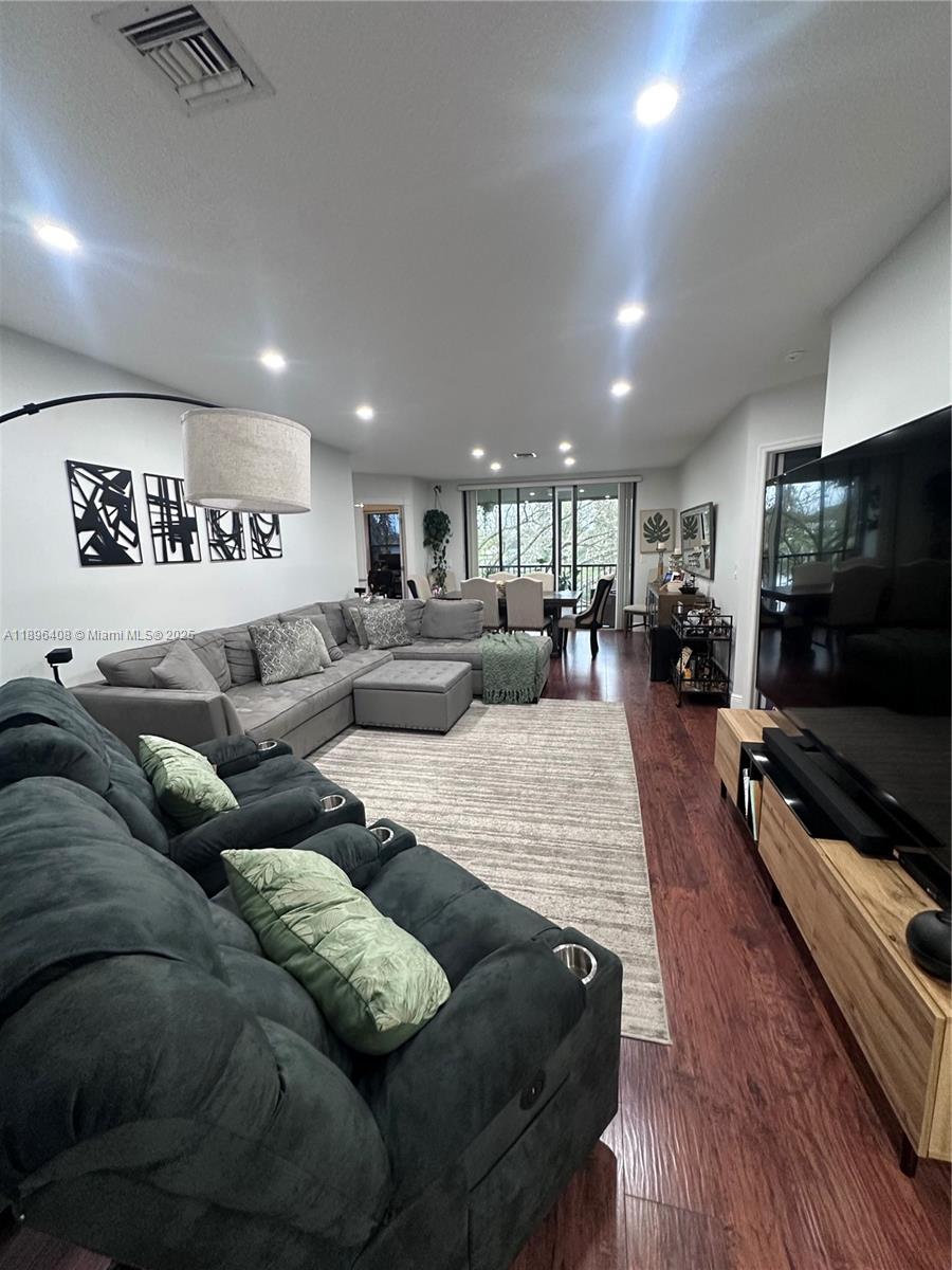 BAYPORT VILLAGE B CONDO - Residential