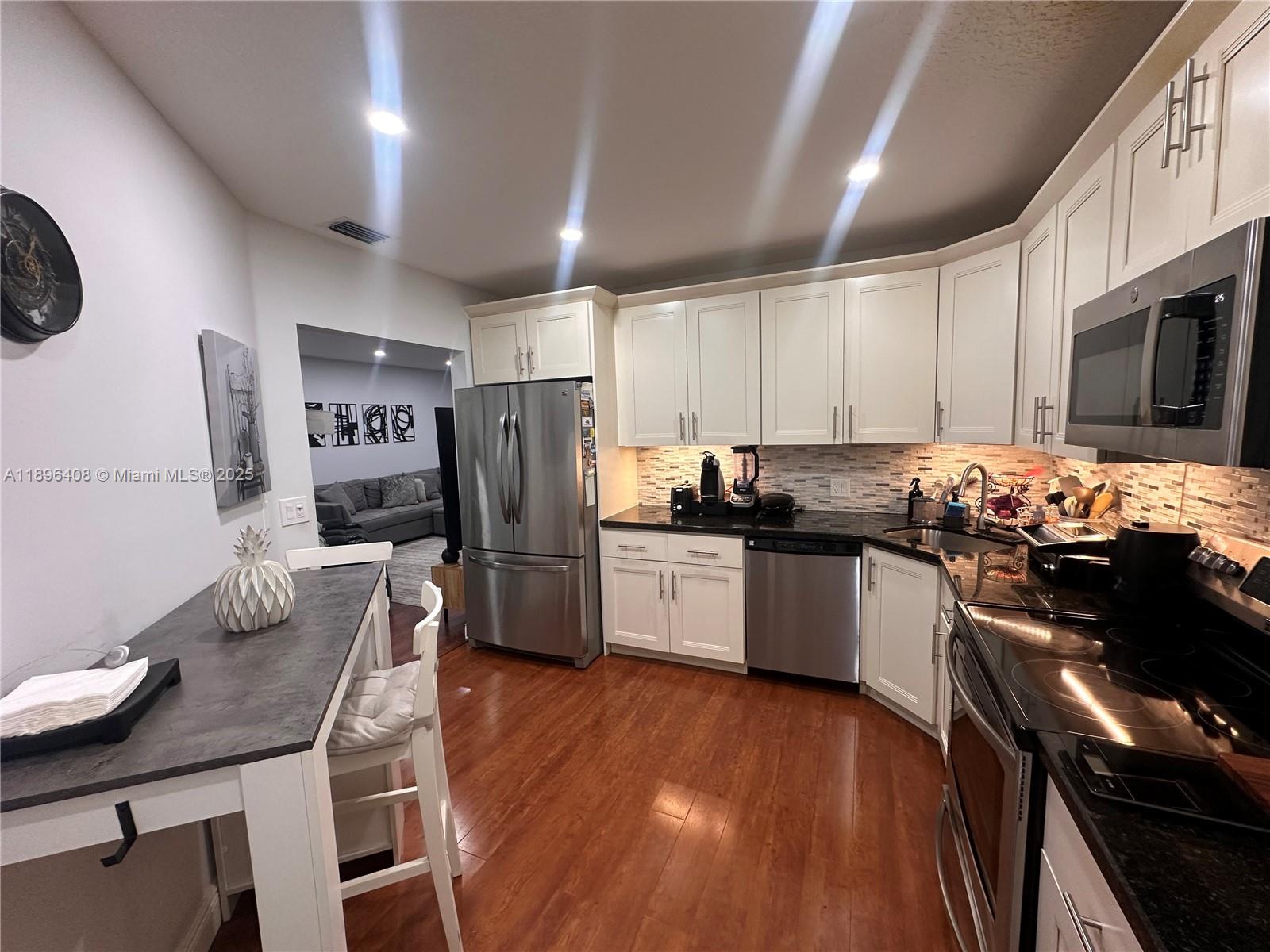 BAYPORT VILLAGE B CONDO - Residential