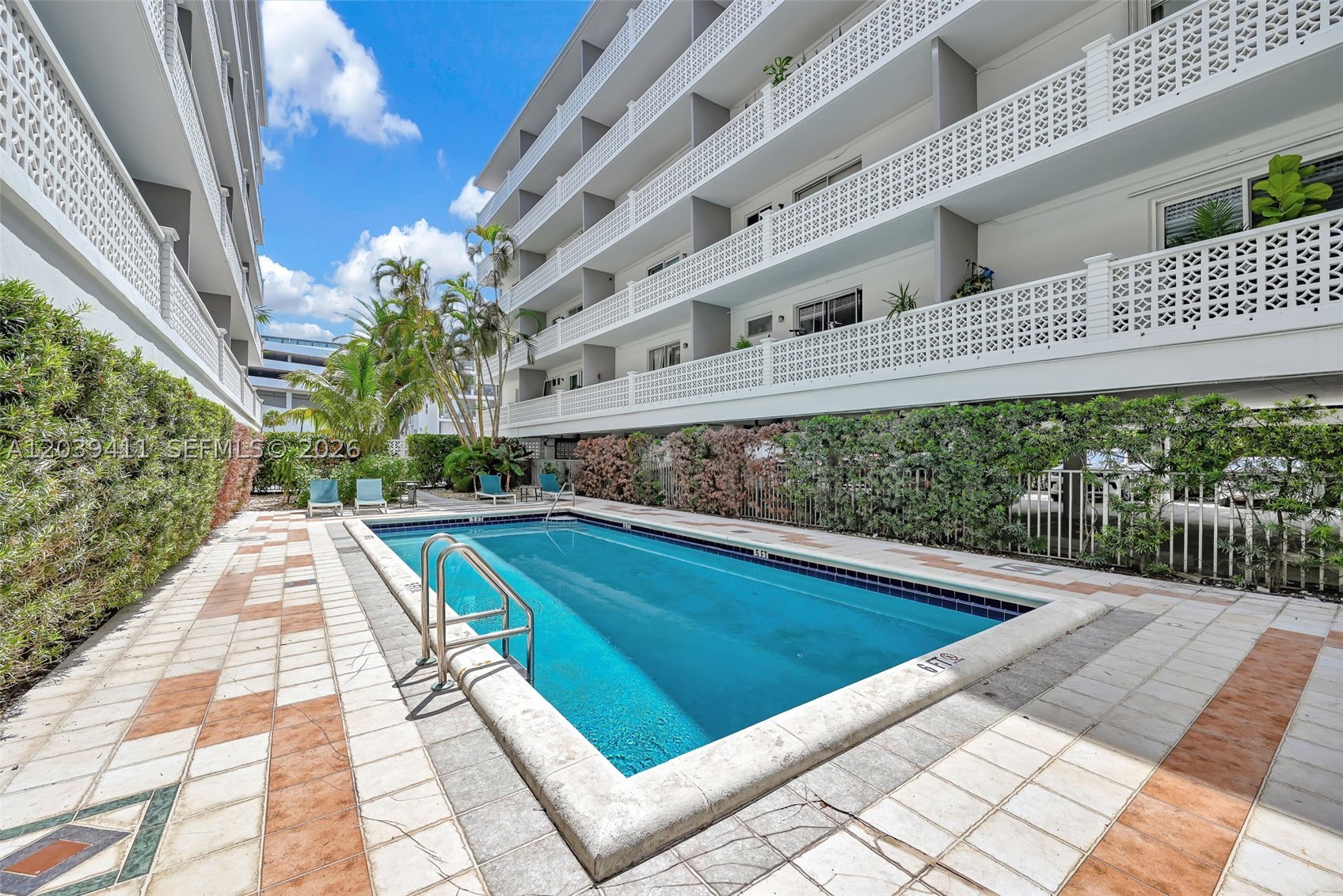 TWIN TOWERS CONDO - Residential