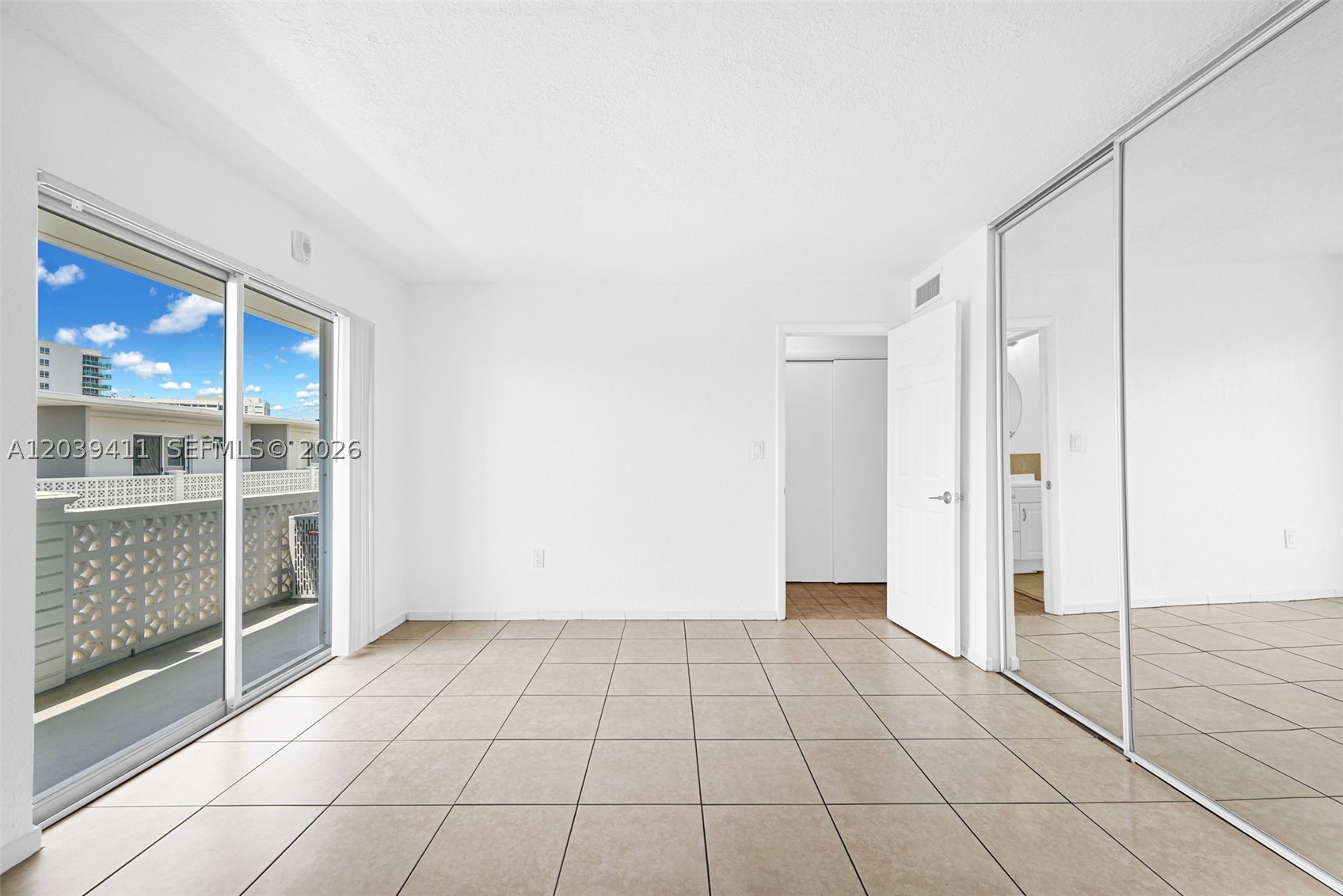 TWIN TOWERS CONDO - Residential