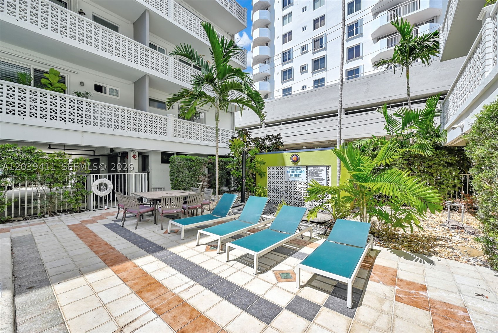 TWIN TOWERS CONDO - Residential