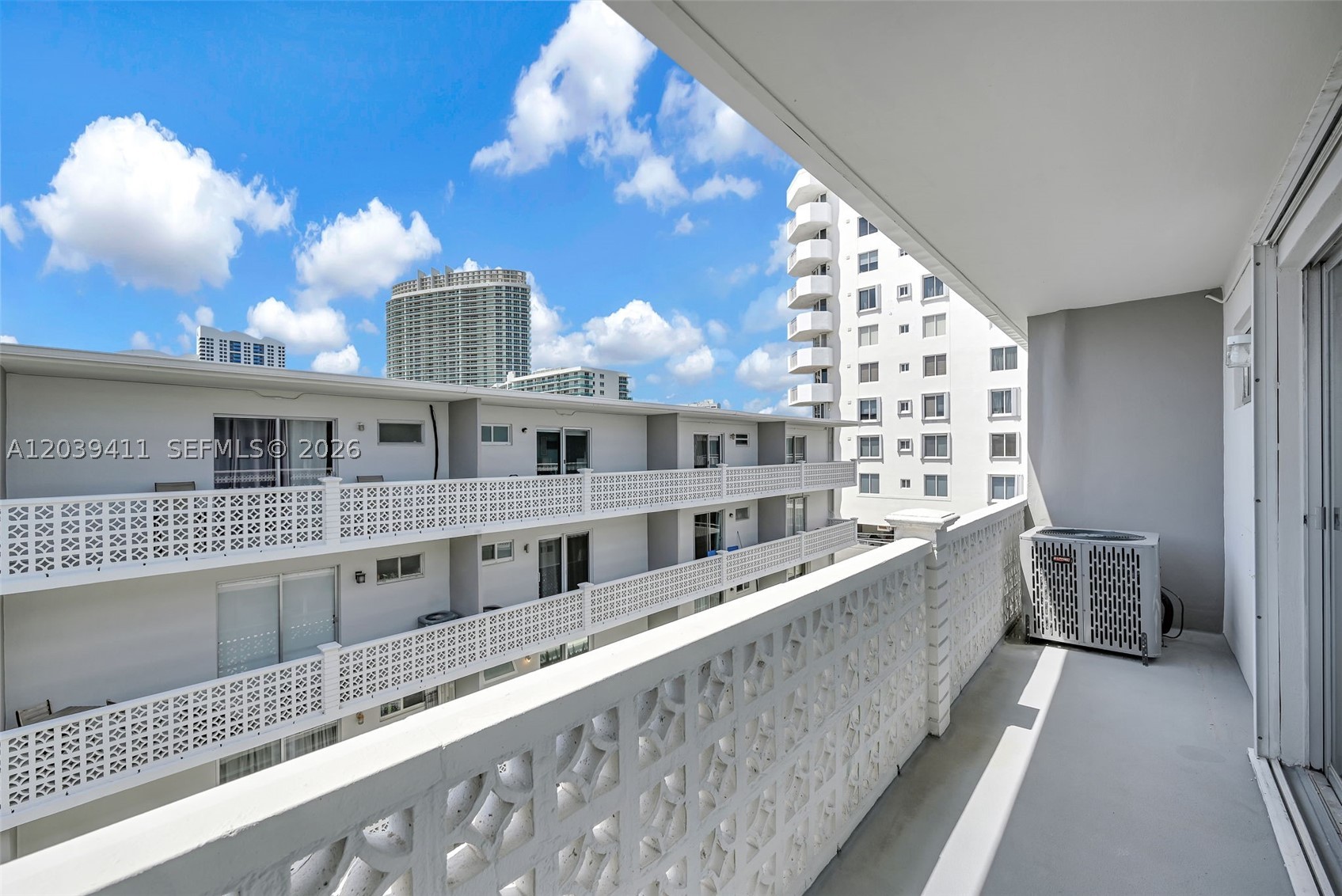 TWIN TOWERS CONDO - Residential
