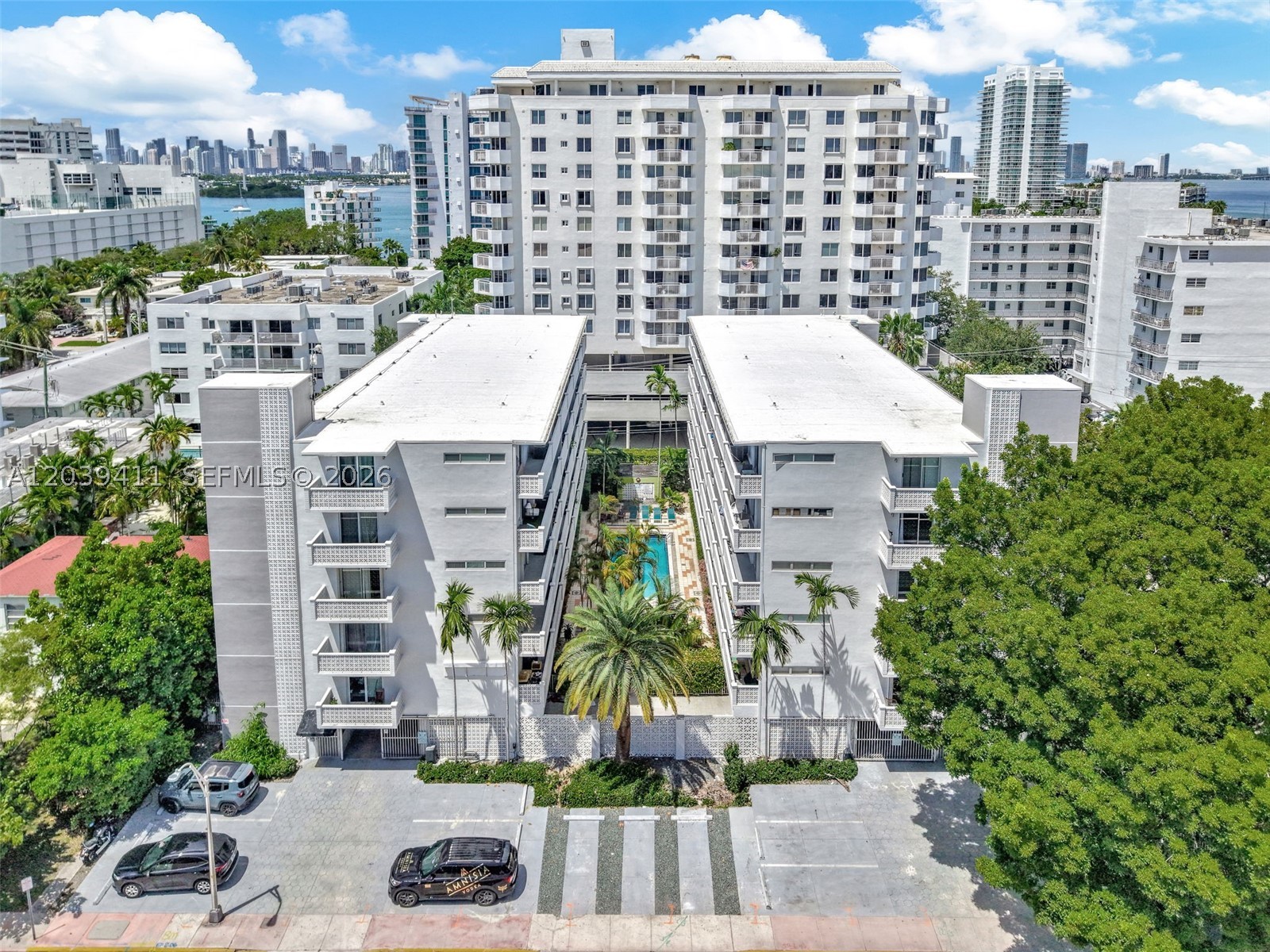 TWIN TOWERS CONDO - Residential