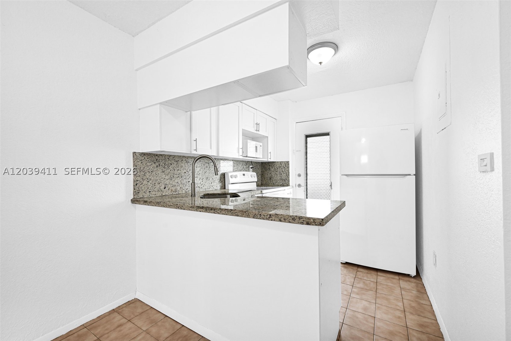 TWIN TOWERS CONDO - Residential