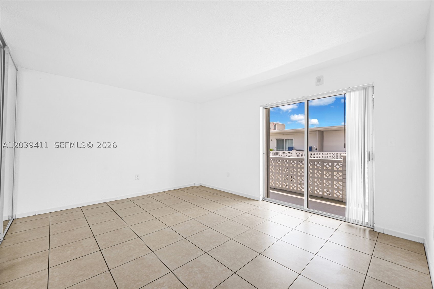 TWIN TOWERS CONDO - Residential