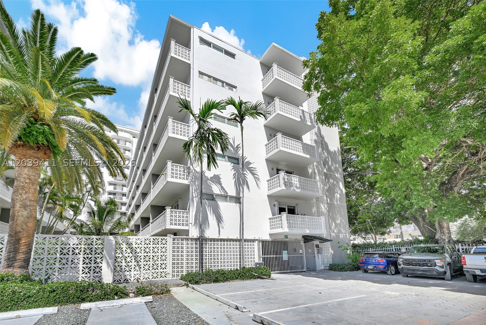 TWIN TOWERS CONDO - Residential