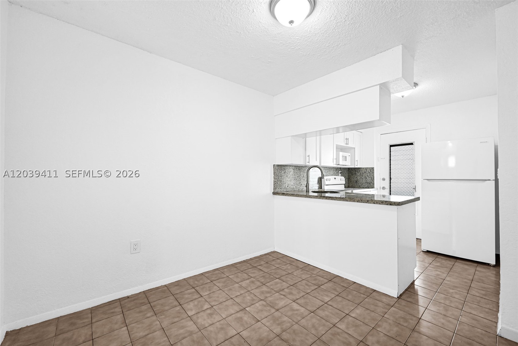 TWIN TOWERS CONDO - Residential