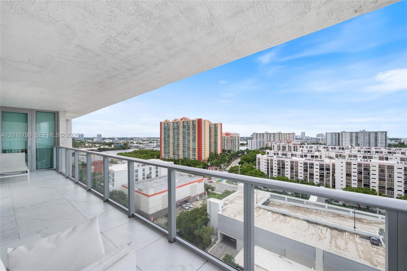 PARQUE TOWERS CONDO - Residential