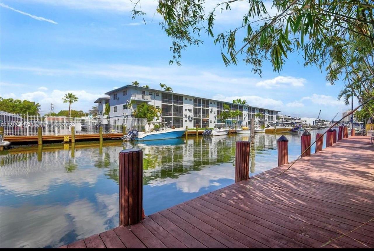 Incredible opportunity.. Renovated 2 bed 1 bath, white porcelain floors, stainless steel appliances, renovated bathroom. This unit comes with 2 assigned parking space ( regular size car/+ scooter/ or motorcycle/)  An 8 minute paddle board to open bay. Your little slice of heaven in the charming neighborhood of Belle Meade. Unit also has a private patio just behind the unit.
Can be rented furnished at 3000/mth  DOCK AVAILABLE 66 linear feet of LCE dock space with direct bay access. for $1500 additional per month