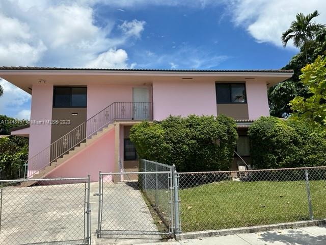Excellent location!!
* 3/2 property Conveniently located, just minutes from FIU, International and Dolphin Mall, as well as the Turnpike and Dolphin Expressway. 
* 3 bedrooms, 2 bathrooms, living room, dining room, kitchen and laundry room, Impact Windows & parking spaces available