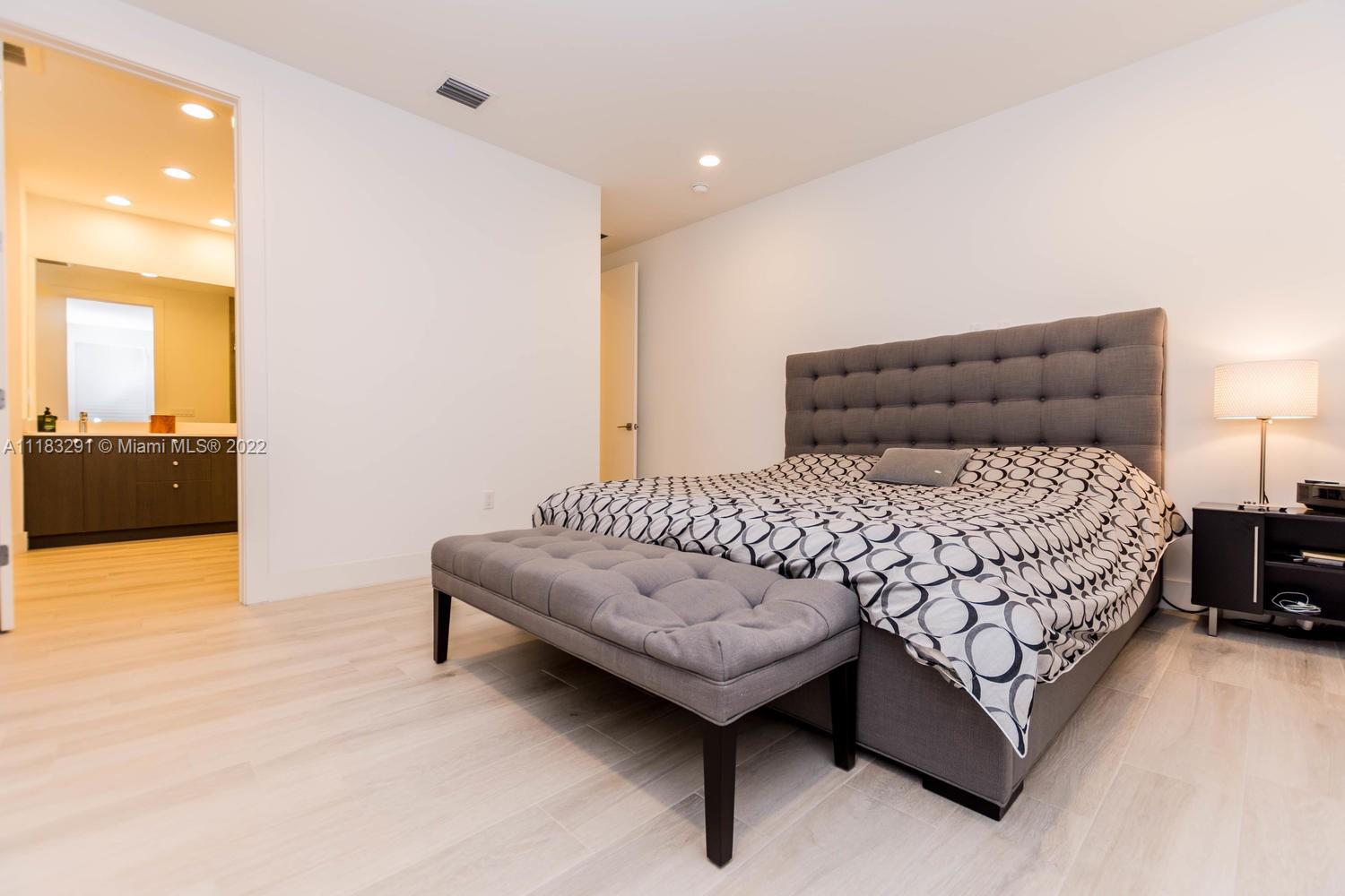 2873-2875 SW 33 CT CONDO - Residential Lease