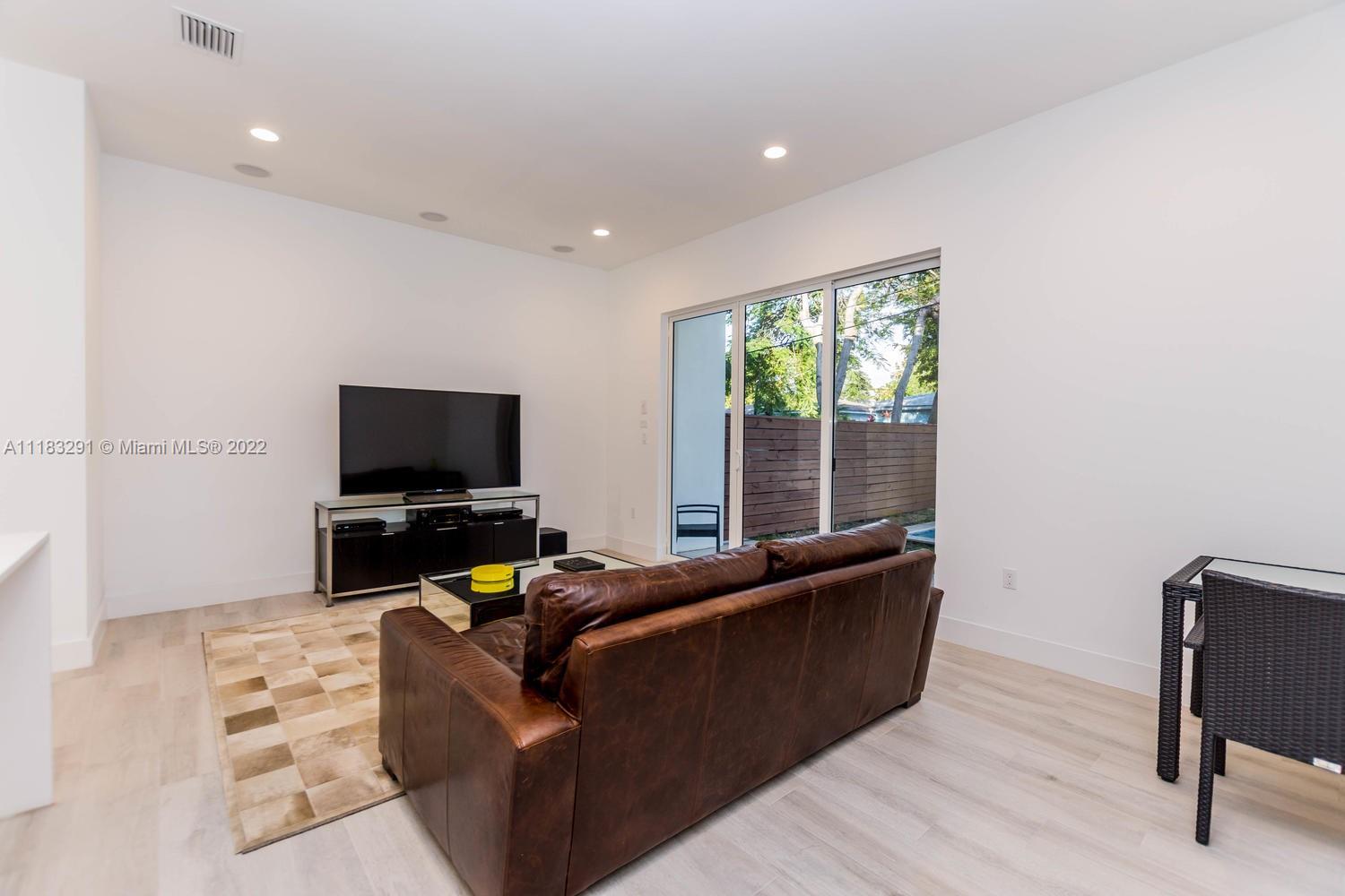 2873-2875 SW 33 CT CONDO - Residential Lease