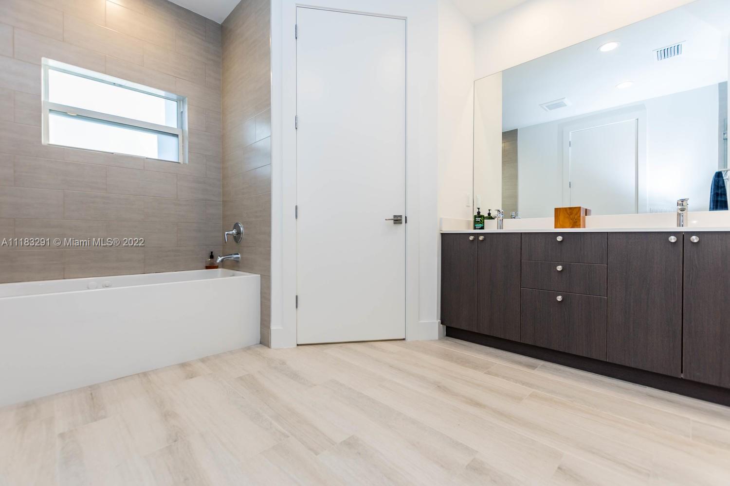 2873-2875 SW 33 CT CONDO - Residential Lease