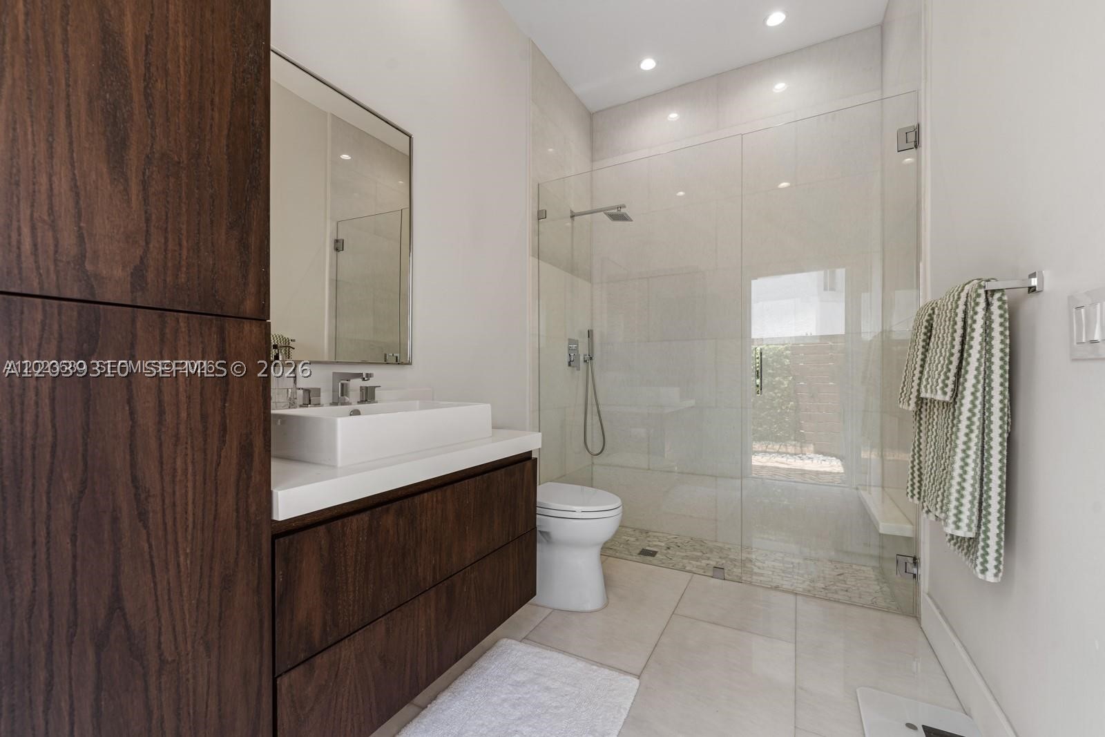 DORAL ISLES VENETIA - Residential