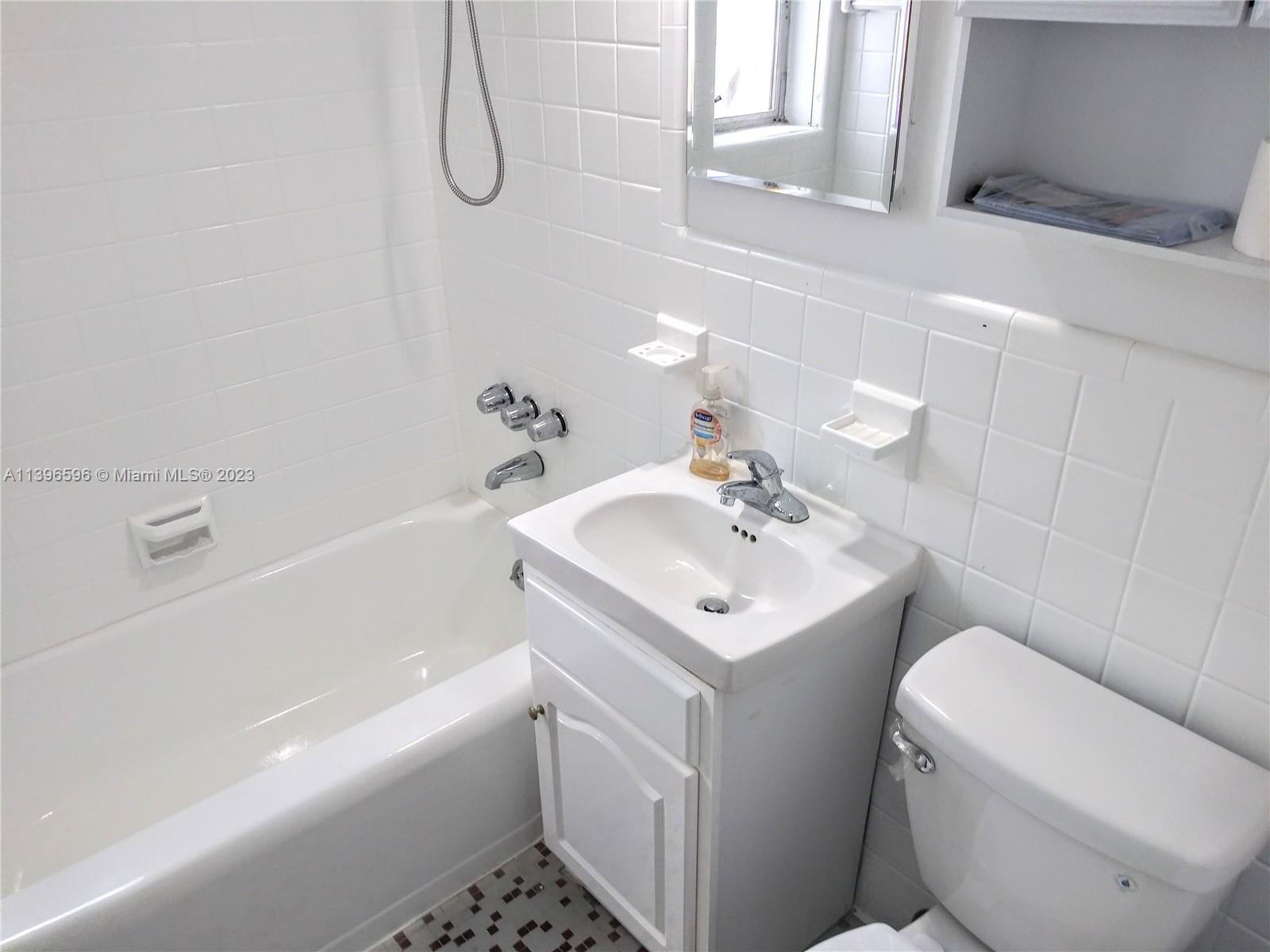 GLENROYAL AMD - Residential Lease