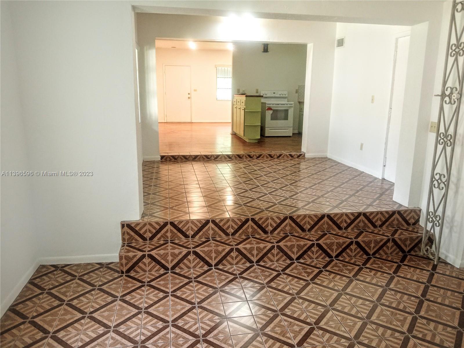 GLENROYAL AMD - Residential Lease