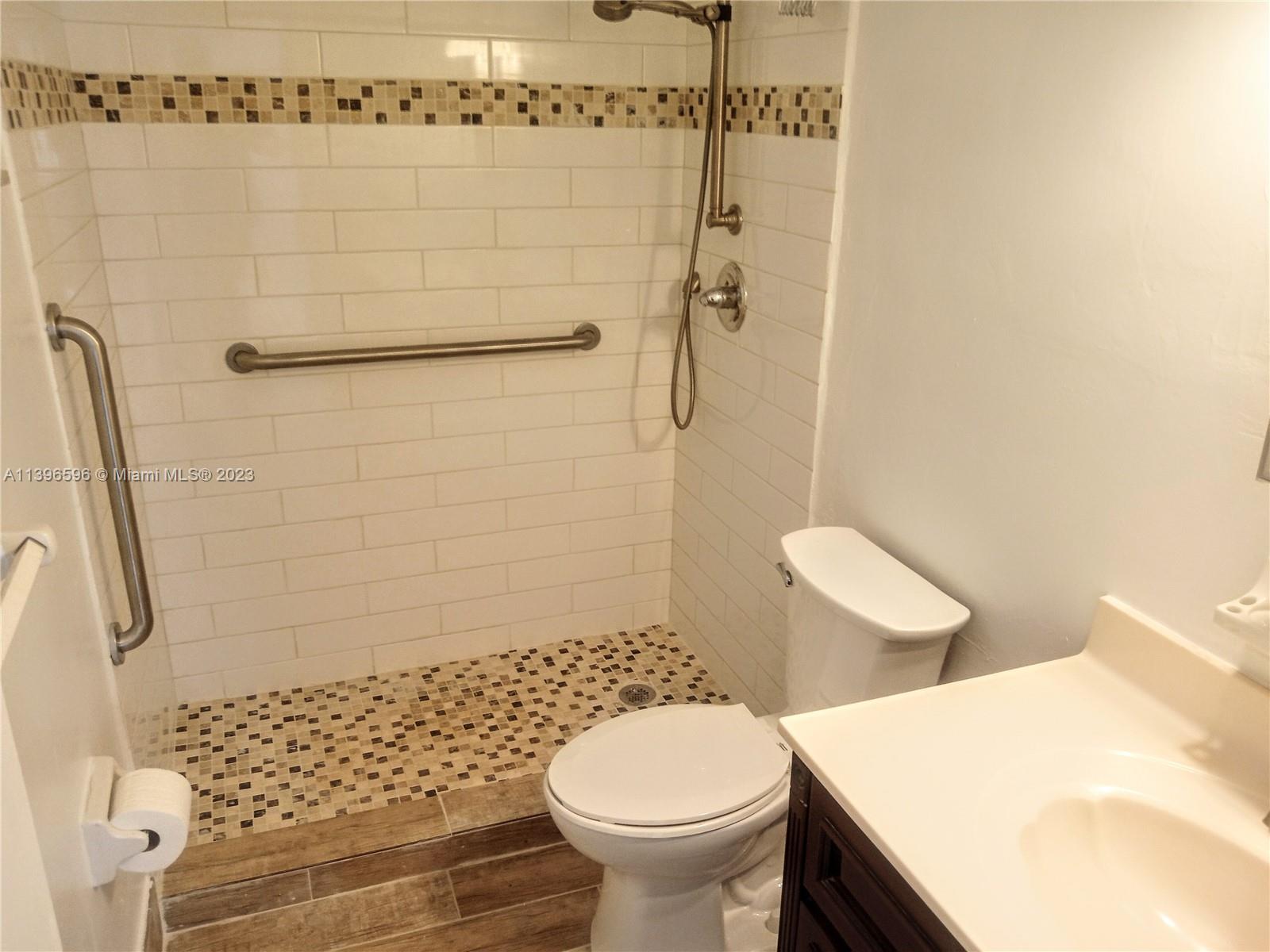 GLENROYAL AMD - Residential Lease