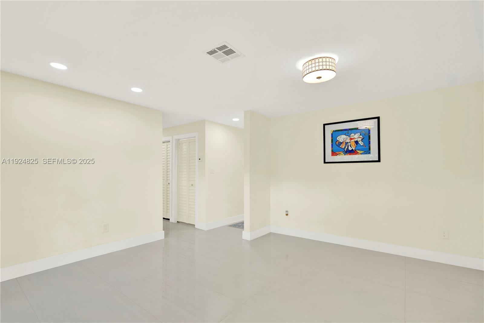 SILVER PALMS GROVES - Residential