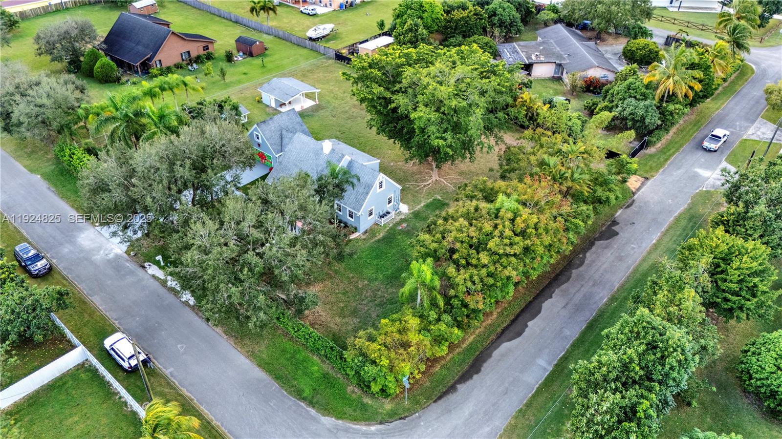 SILVER PALMS GROVES - Residential