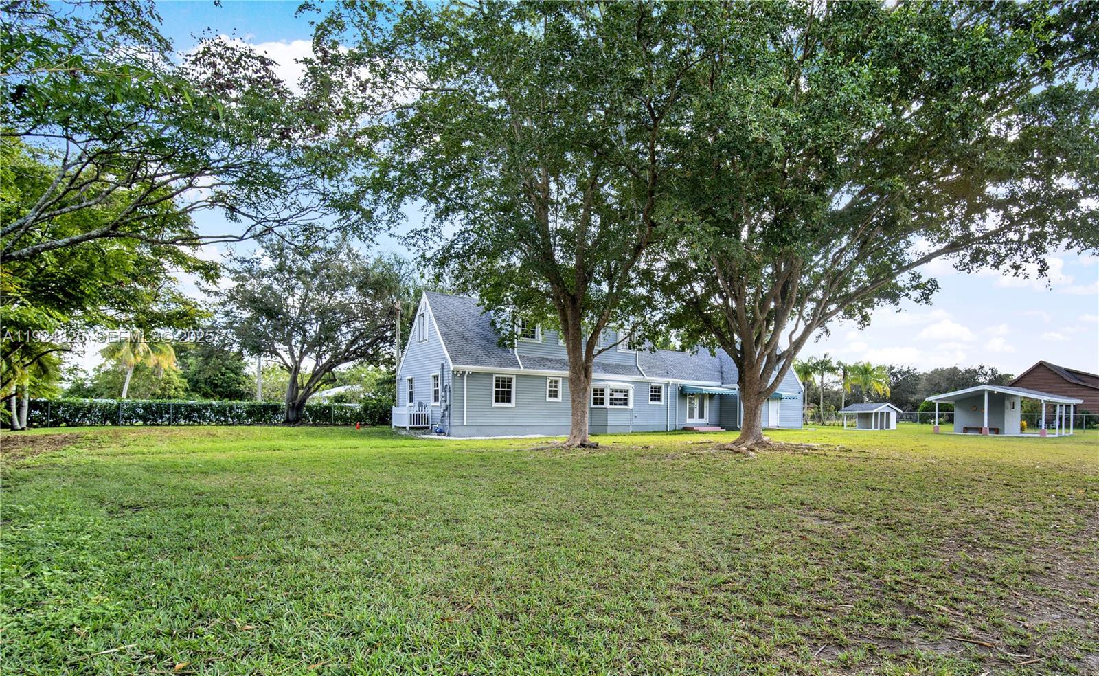 SILVER PALMS GROVES - Residential