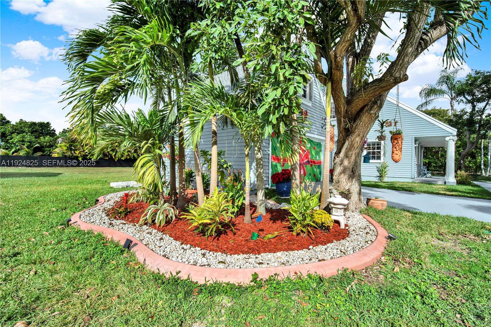 SILVER PALMS GROVES - Residential