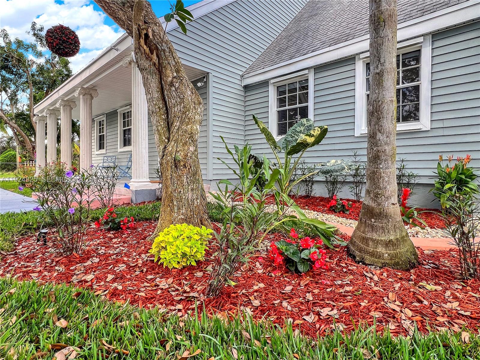 SILVER PALMS GROVES - Residential