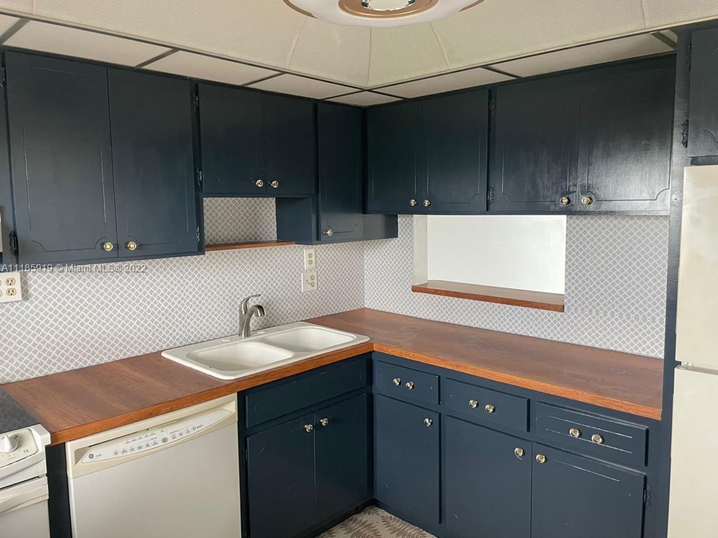 HILLCREST COUNTRY CLUB #1 - Residential Lease
