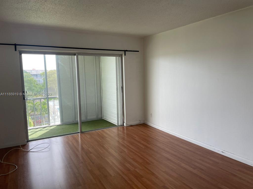 HILLCREST COUNTRY CLUB #1 - Residential Lease