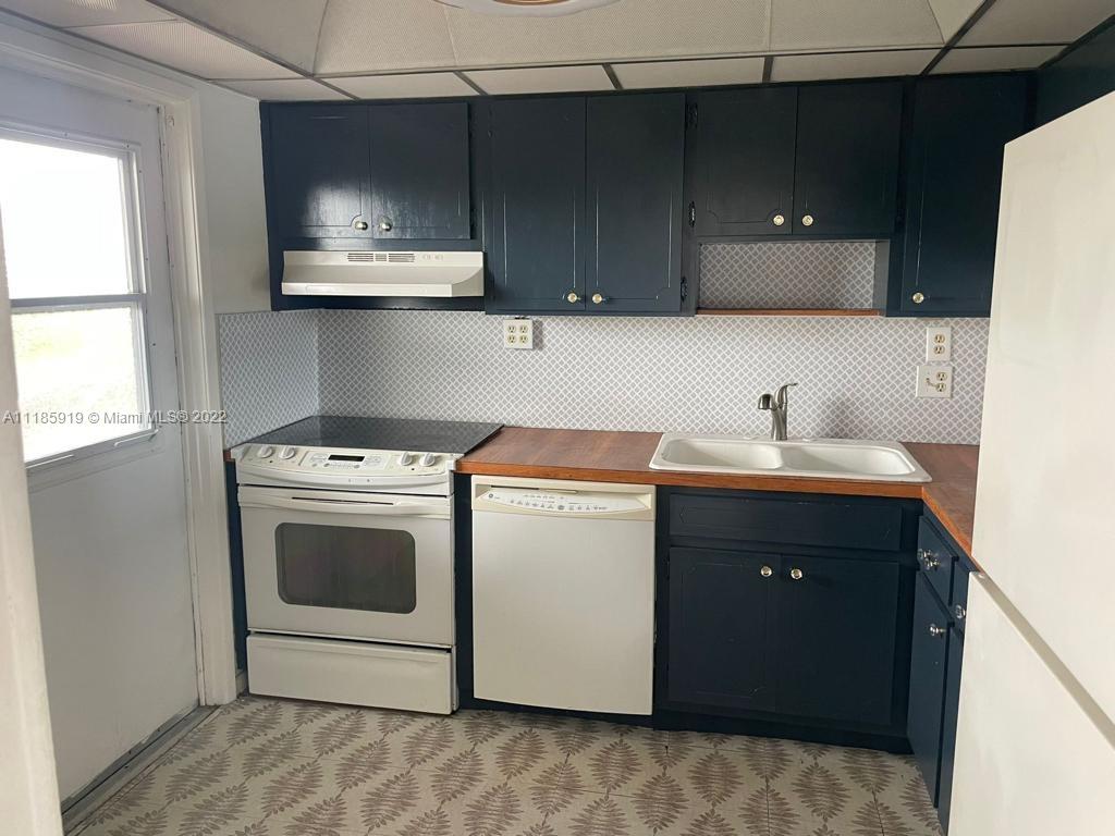 HILLCREST COUNTRY CLUB #1 - Residential Lease