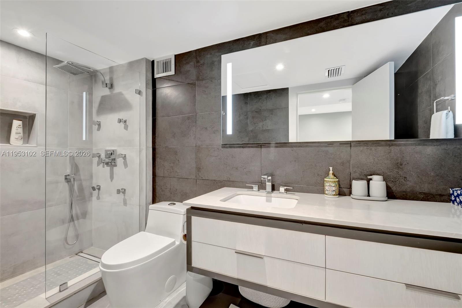 RONEY PALACE CONDO - Residential