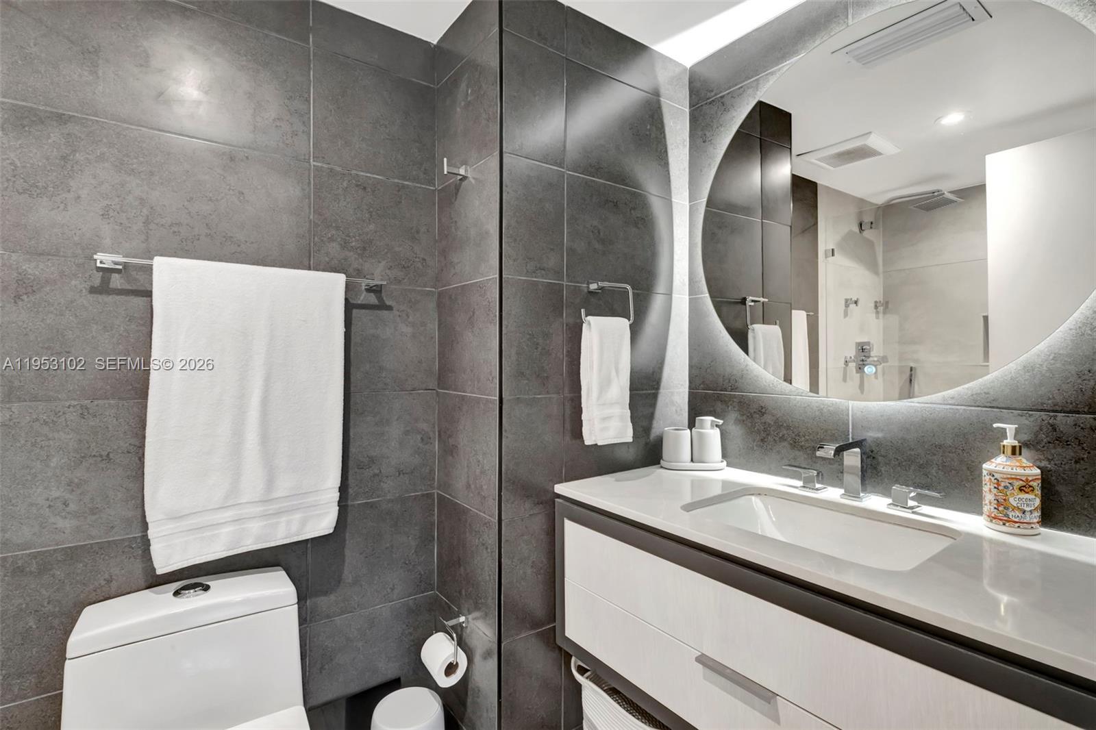 RONEY PALACE CONDO - Residential