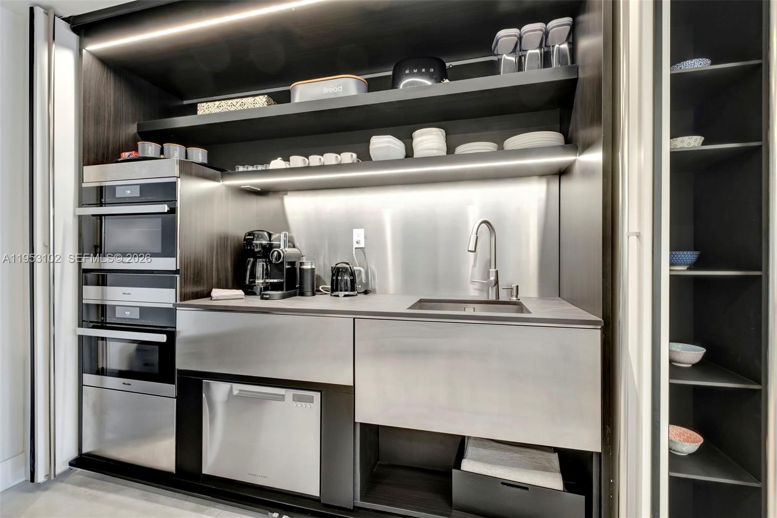 RONEY PALACE CONDO - Residential