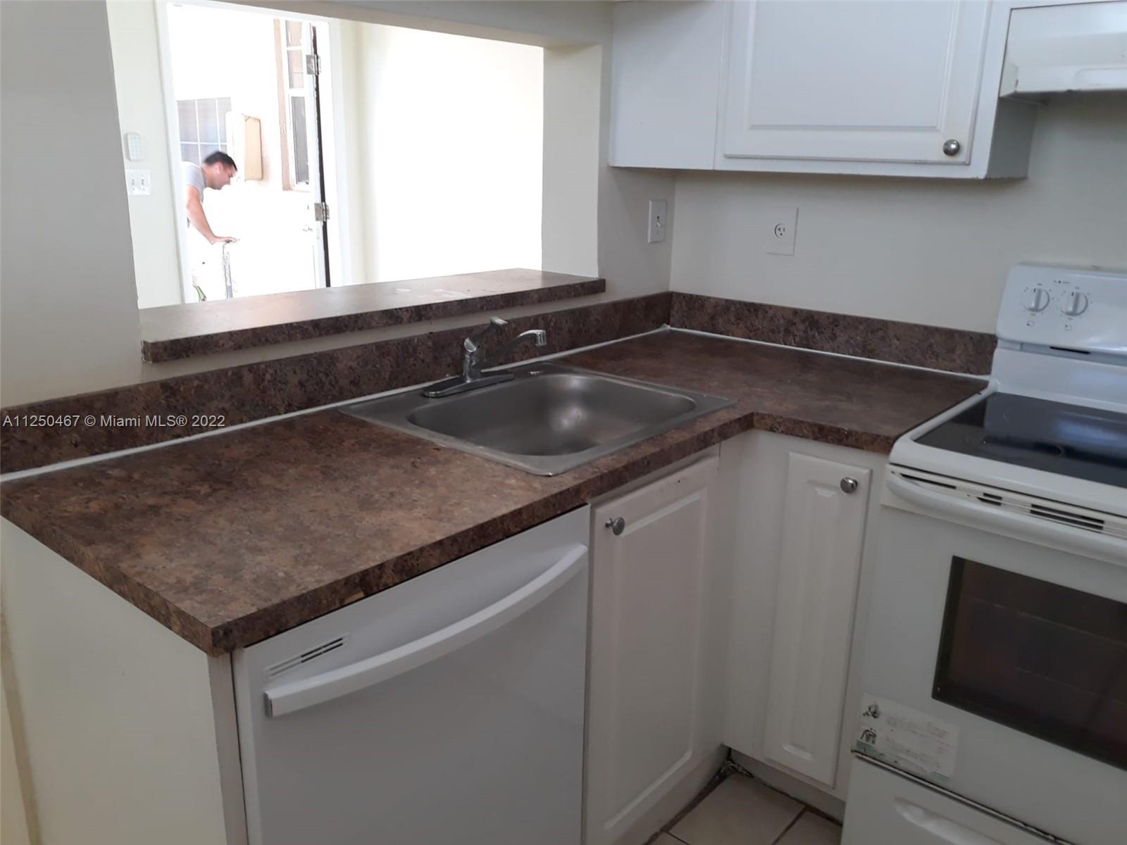 REFLECTIONS AT PEMBROKE P - Residential Lease
